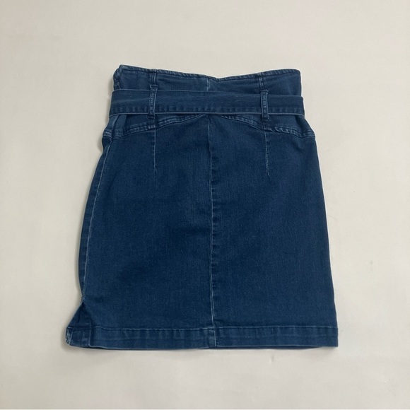 Free People Dresses & Skirts - FREE PEOPLE dark wash stretch denim mini skirt with belt